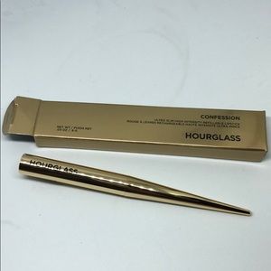 Hourglass Confession Lipstick in “Secretly”